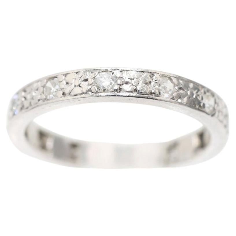 Diamant-Eternity-Ring mit 1/3 Karat Naturdiamanten, gefasst in 18 Karat Weißgold