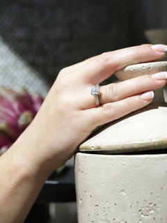 Anillo de compromiso de platino con diamante de corte princesa certificado por el GIA, 2,21 quilates, circa 2000