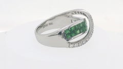 Cocktailring aus 18-karätigem Weißgold mit Tsavorit-Granat und Diamanten im „Infinity“-Design