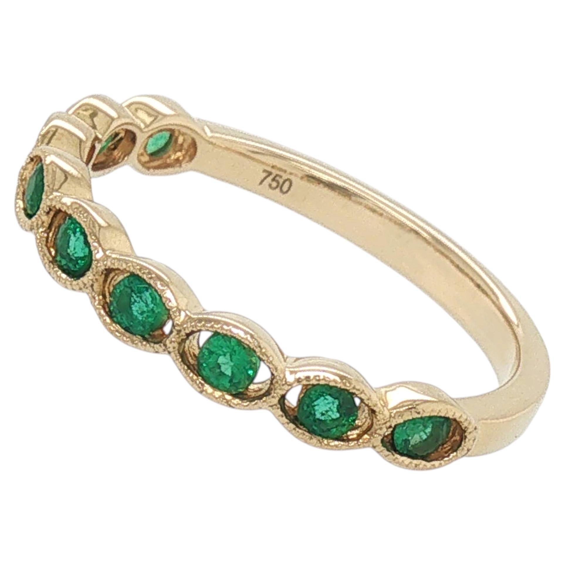 18K Yellow Gold Round Emerald Stackable Ring with Milgrain Bezels For Sale
