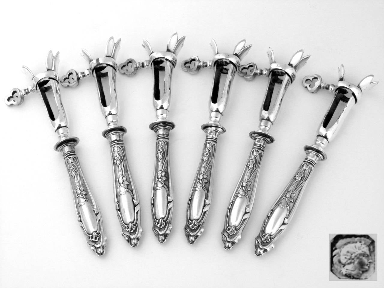 LAPEYRE Gorgeous French Sterling Silver Cutlet Holders Set 6 pc Art Nouveau

Head of Minerve 1 st titre on the handles for 950/1000 French Sterling Silver guarantee

The design and workmanship of this set is exceptional.  The grip is