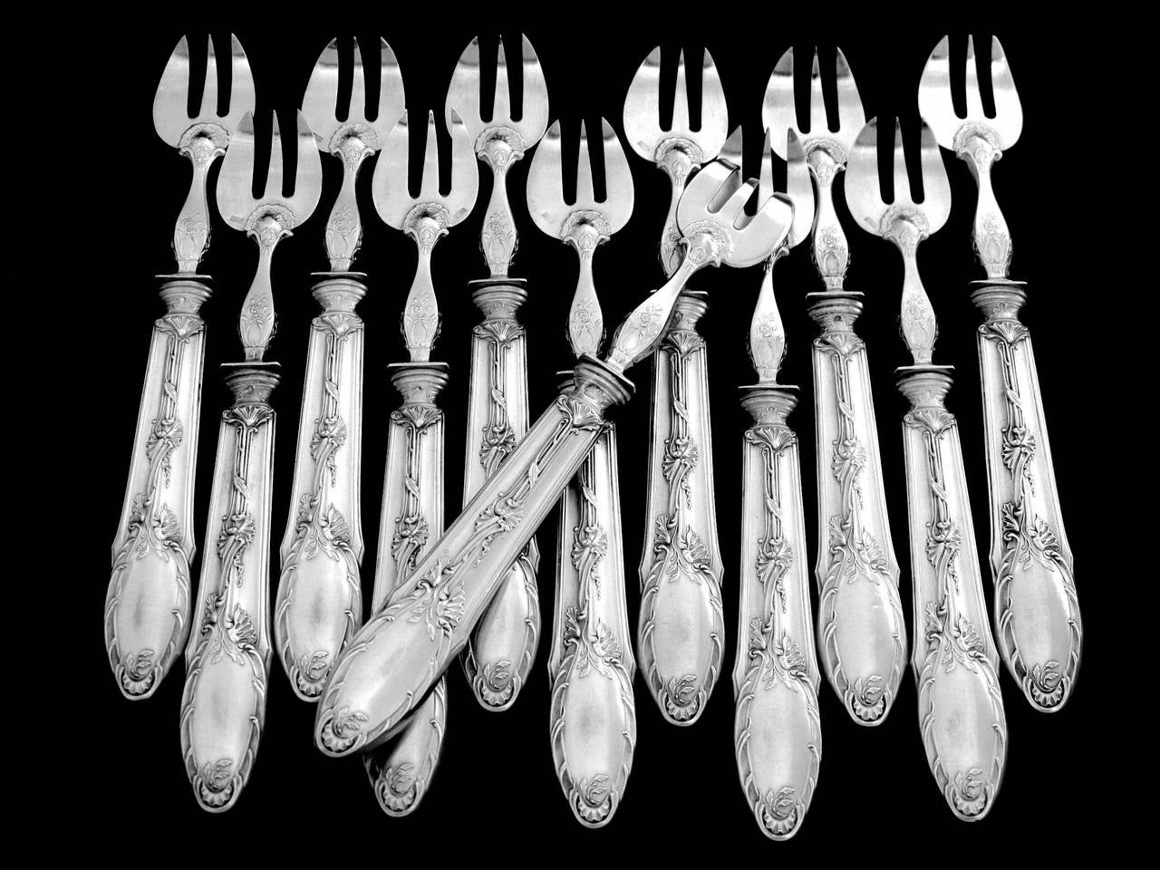 Gorgeous French Sterling Silver Oyster Forks 12 piece original box Rococo In Good Condition In Triaize, Pays de Loire