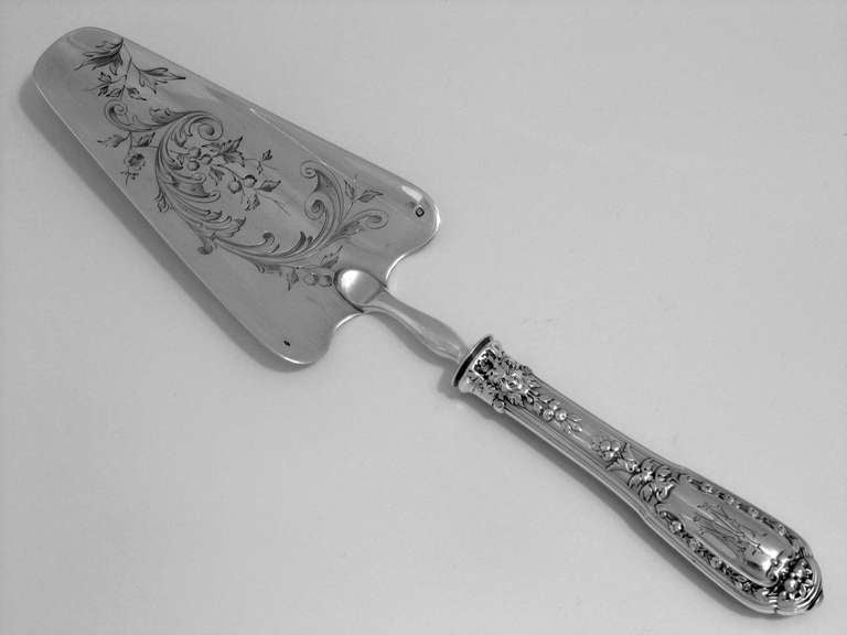 SOUFFLOT Fabulous French All Sterling Silver Pie/Pastry/Fish Server Mascaron

Exceptional Pie/Fish/Cake server in all sterling silver. The sophistication of this design and the quality of workmanship is typical of that of the Maison Soufflot. The