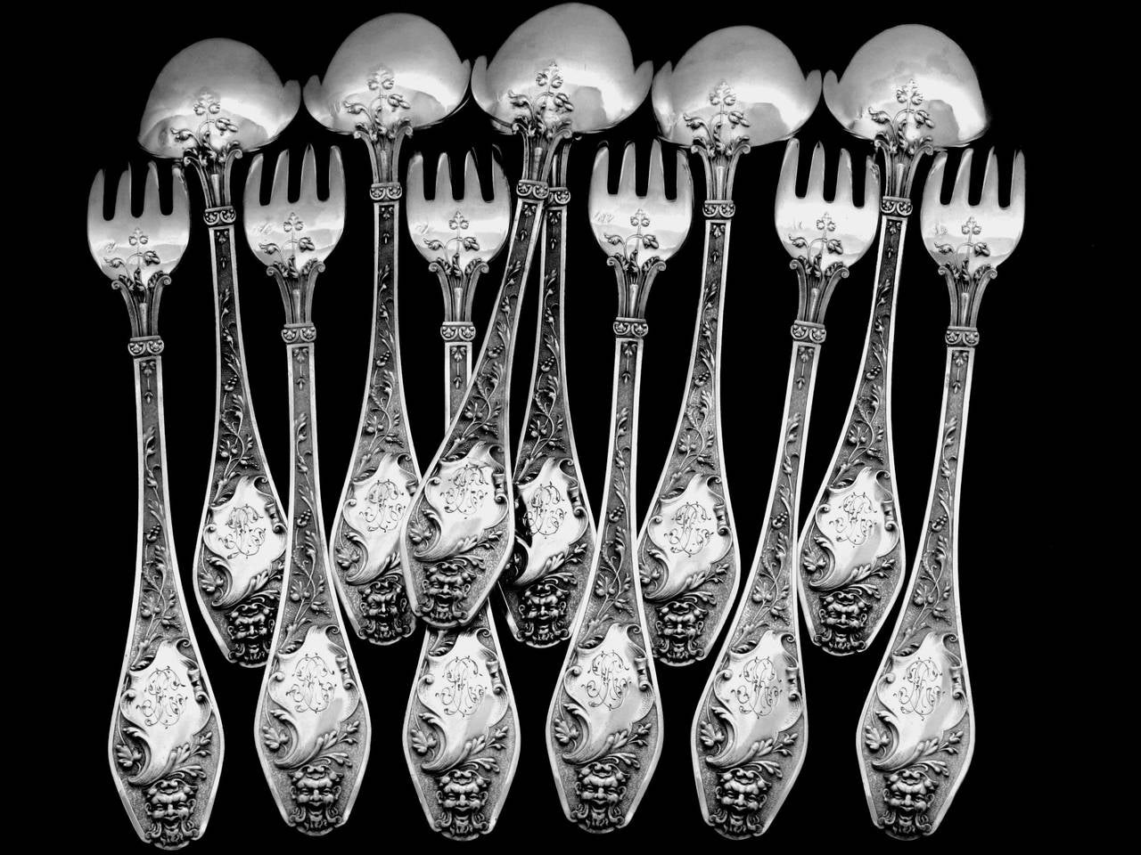Incredible French Sterling Silver Dessert/Entremet Flatware Set 12 pc Mascaron In Excellent Condition In Triaize, Pays de Loire