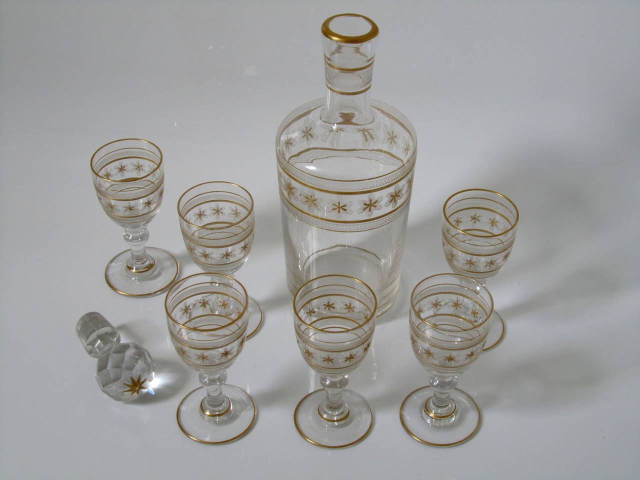 St. Louis Antique French Crystal Gilded Liquor or Aperitif Serving Set In Good Condition For Sale In Triaize, Pays de Loire