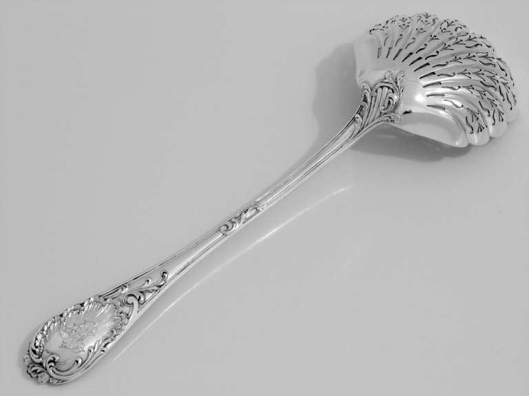 PUIFORCAT Gorgeous French All Sterling Silver Vermeil Sugar Sifter Spoon Rococo In Good Condition For Sale In Triaize, Pays de Loire