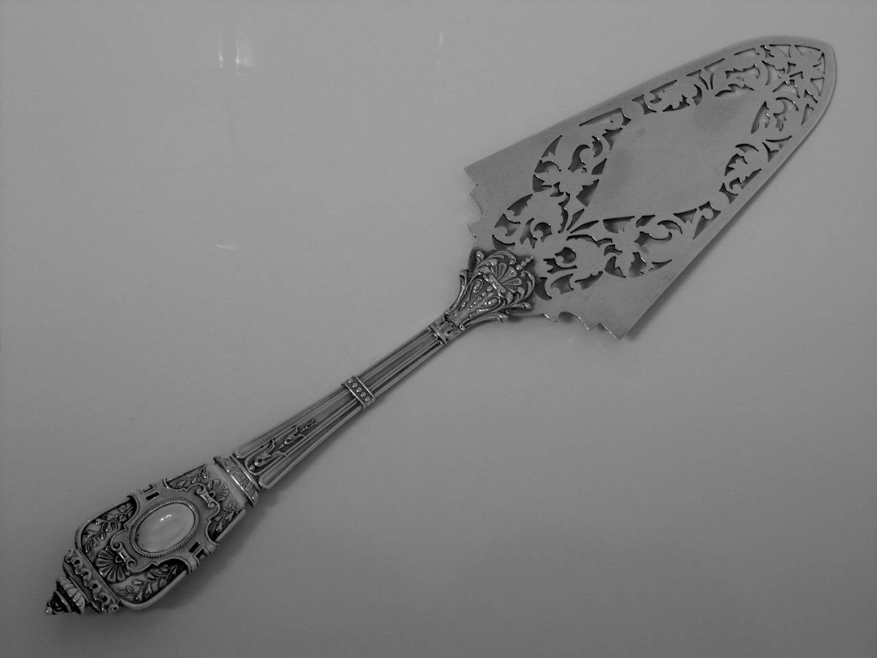 Richly Ornate French All Sterling Silver Pie/Pastry/Fish Server Renaissance In Good Condition In Triaize, Pays de Loire