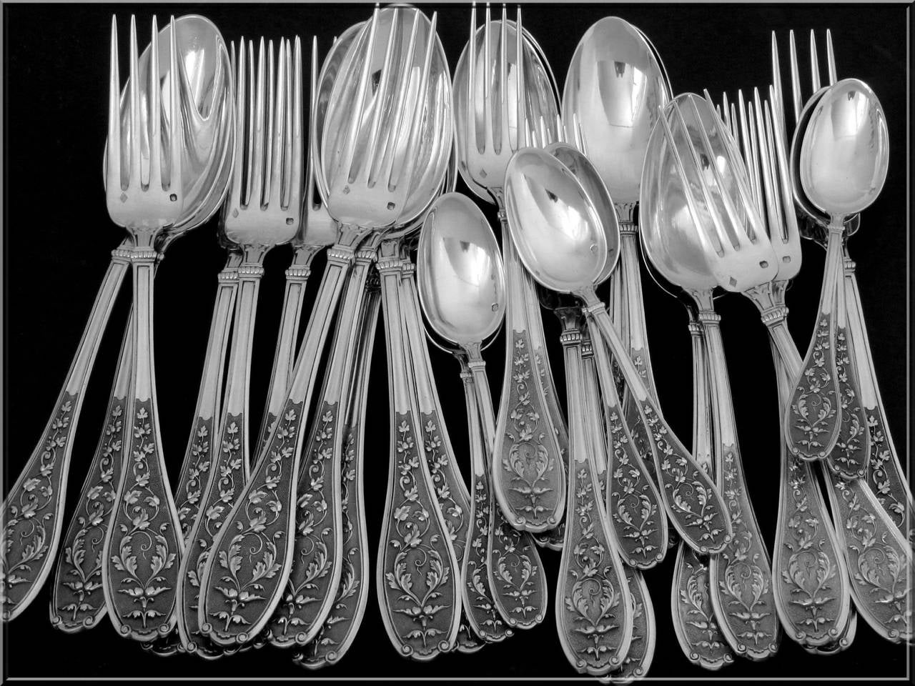 Henin Incredible French Sterling Silver Flatware Set 61 pc Mascaron with Chest In Good Condition In Triaize, Pays de Loire