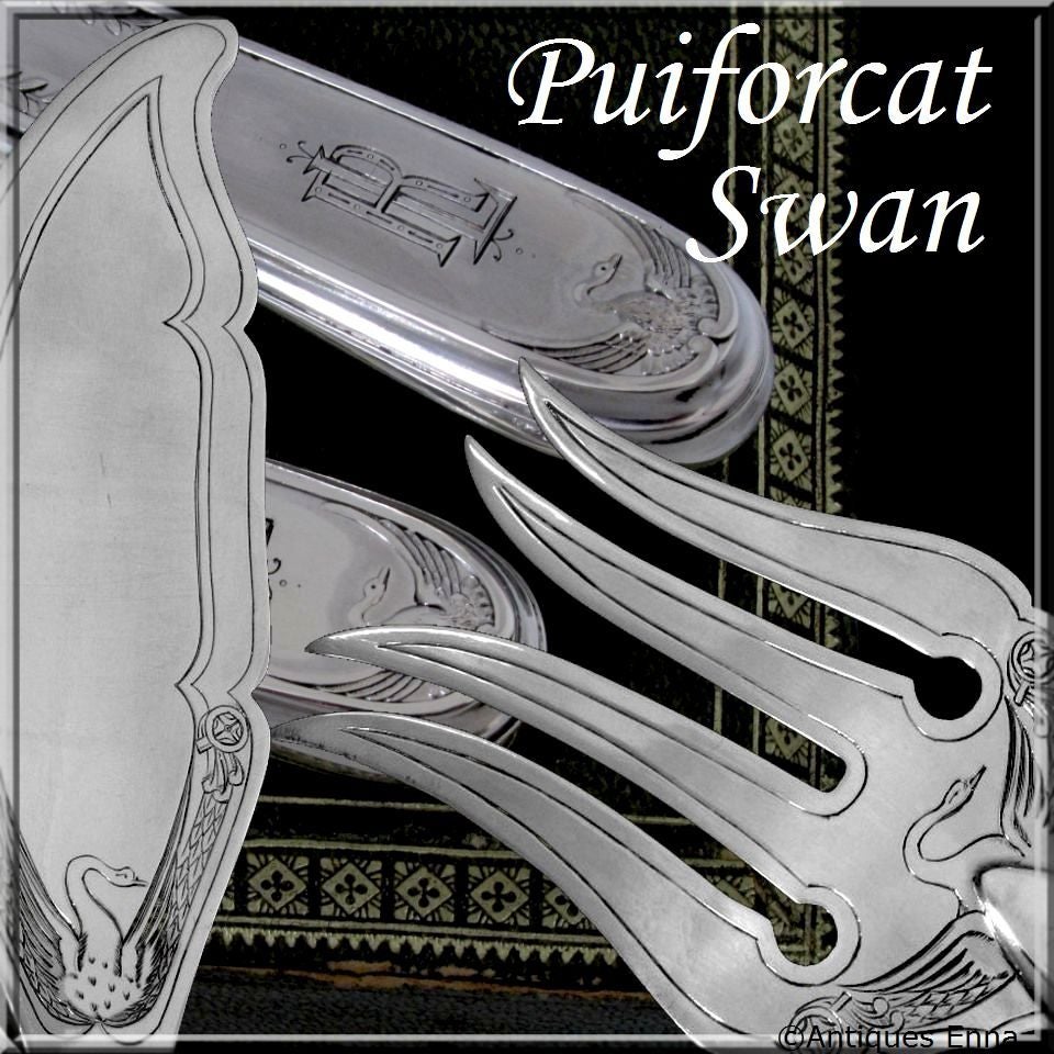 Puiforcat Gorgeous French Sterling Silver Fish Servers 2 pc with original box Empire, Swans

Head of Minerve 1 st titre on the handles for guarantee 950/1000 French sterling silver. The upper part of the Fish Servers are silver plated.

The