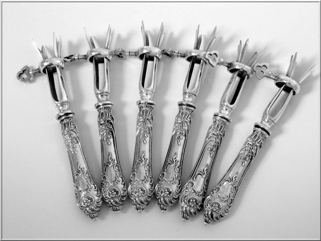 Gorgeous French Sterling Silver Cutlet Holders Set 6 pc with original box Rococo For Sale 2