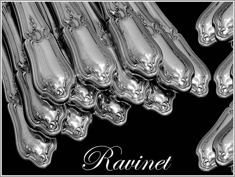 RAVINET French Sterling Silver Dinner Knife Set 12 pc New Stainless Steel Blades

The design and workmanship of this set is exceptional. The blades were changed and sharpened by a master cutler. No monogrammed.

Head of Minerve 1 st titre on the