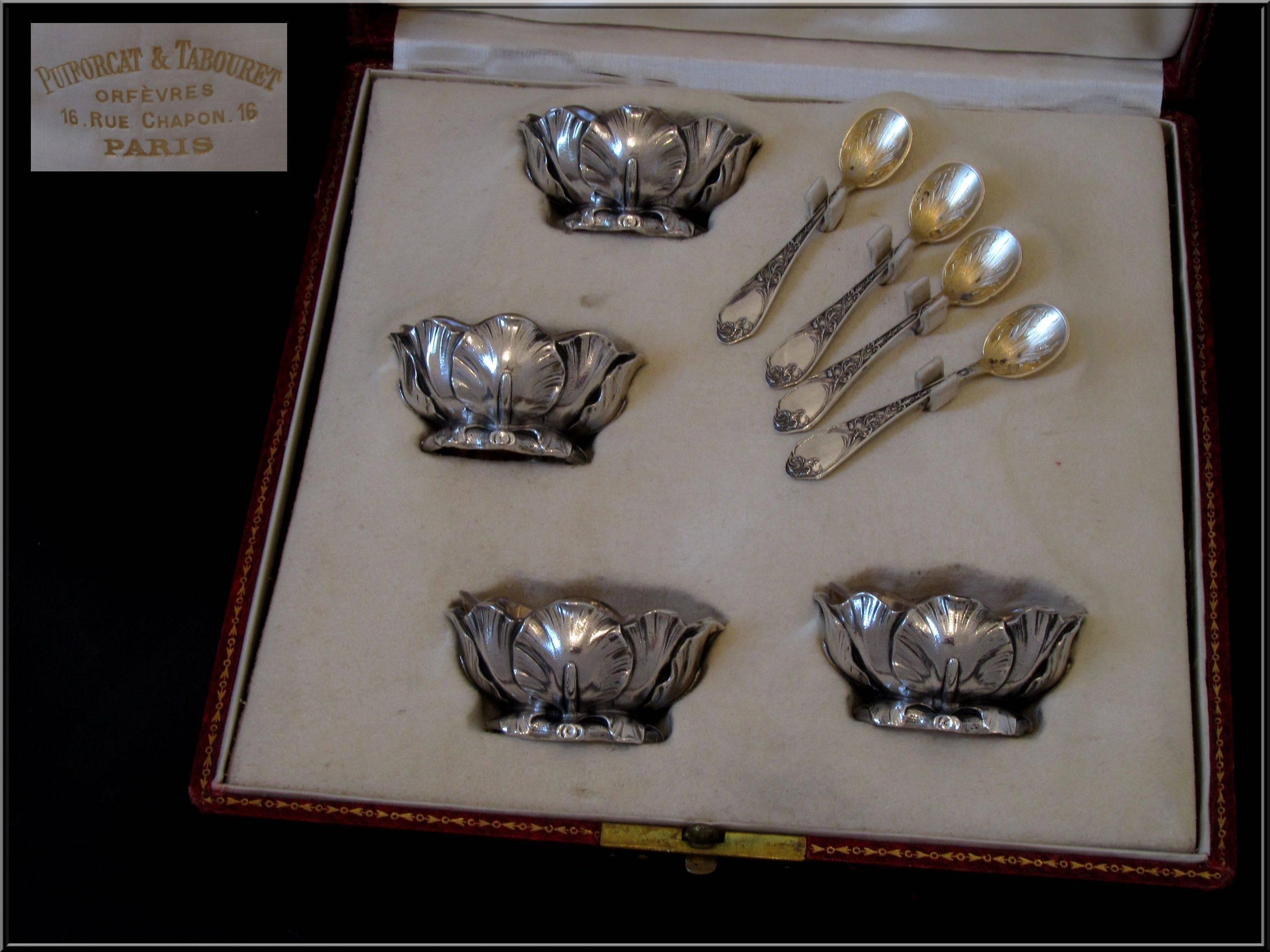 Puiforcat French Sterling Silver Set 4 Salt Cellars original Spoons and Box Iris In Good Condition In Triaize, Pays de Loire