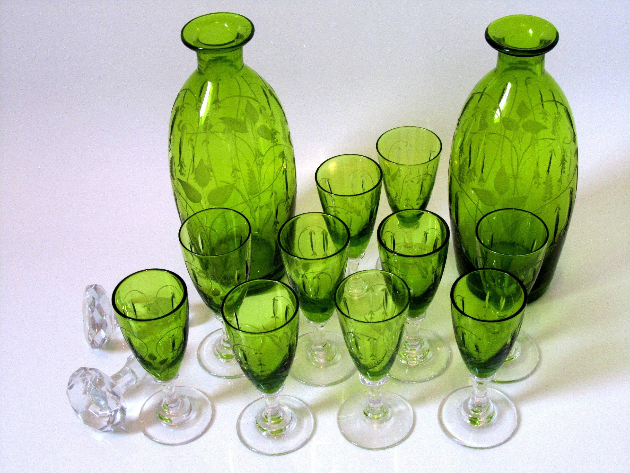 1900s St. Louis French Green Cut Crystal Liquor Set - Decanter Cordials and Tray For Sale 3