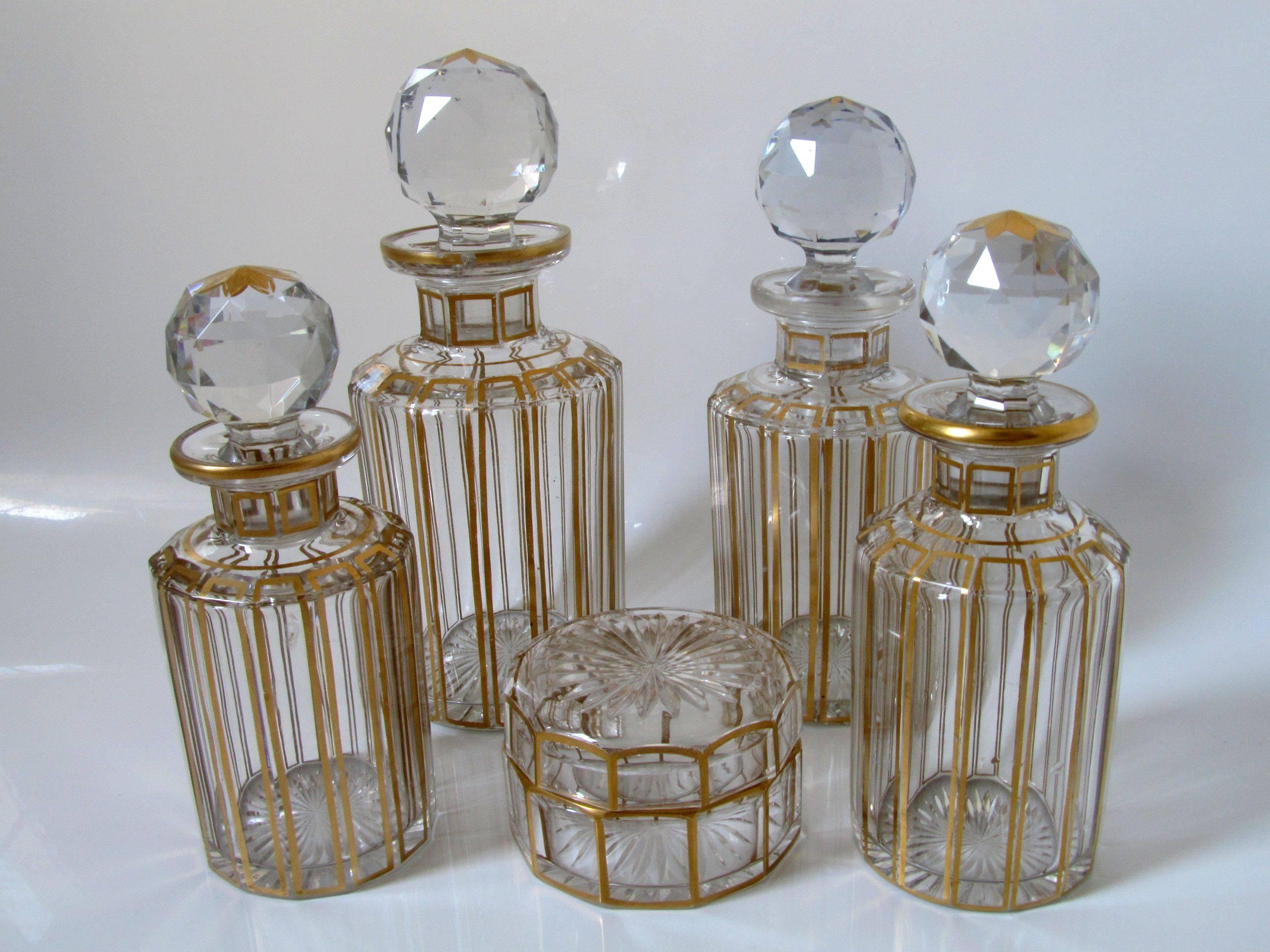 Antique French Baccarat Gold Enamel Crystal Dresser / Vanity Perfume Set 5 pc In Good Condition In Triaize, Pays de Loire