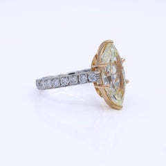 Anello con diamante giallo taglio marquise GIA da 4,98 carati in platino e oro 18 carati