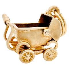 Ciondolo vintage a forma di passeggino articolato in oro 14 carati