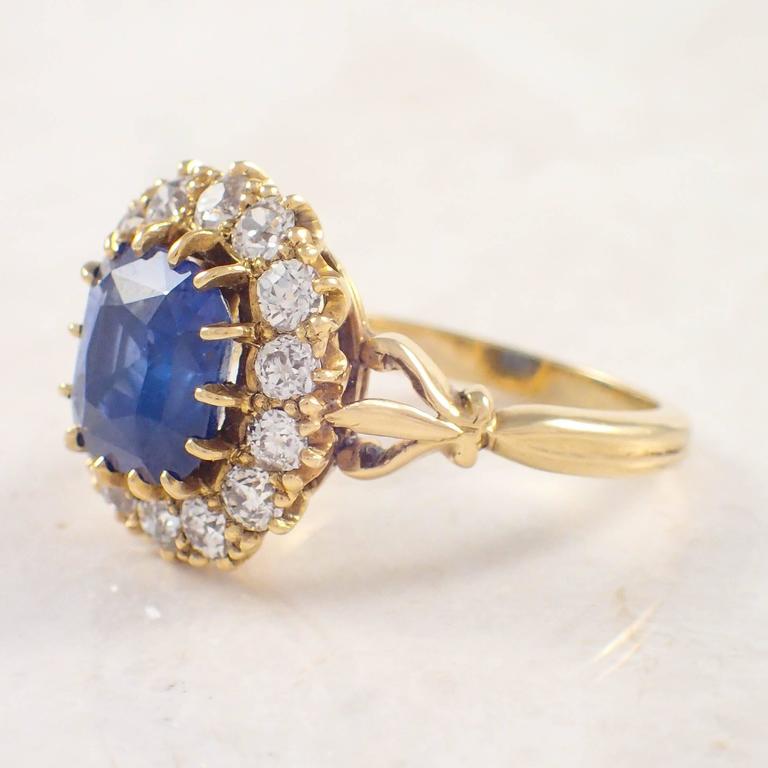 Sapphire Diamond Gold Cluster Ring For Sale at 1stDibs
