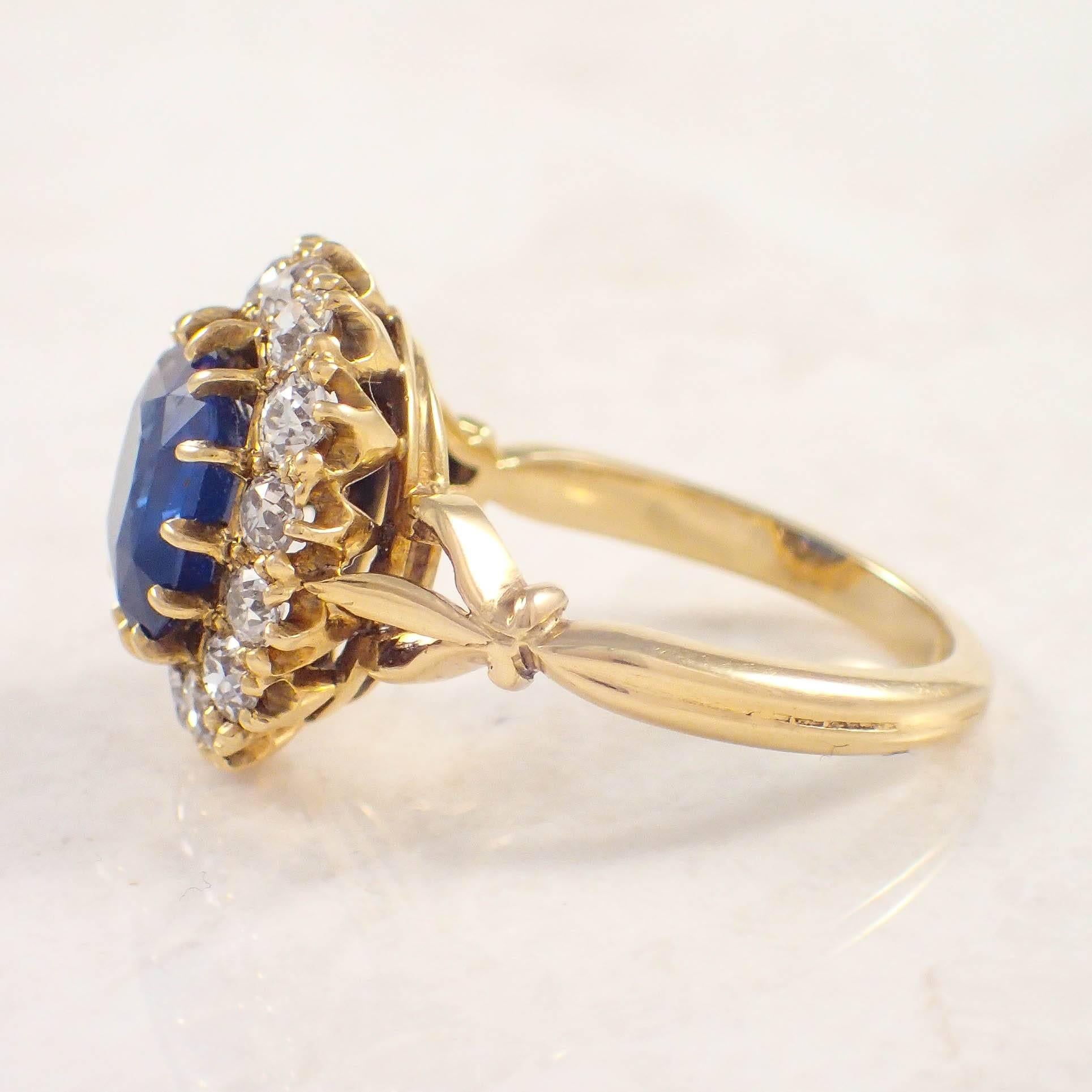Sapphire Diamond Gold Cluster Ring  In Good Condition For Sale In Portland, ME