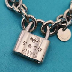 Bracelet à maillons en argent sterling Tiffany & Co. 1837 avec breloque « cadenas », 7 pouces