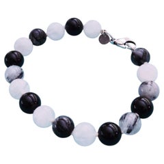 Tiffany & Co. Bracelet en perles de quartz tourmaliné, onyx et pierre de lune, argent, 8,75 pouces