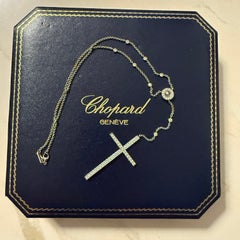 Collier en Y « Happy Diamonds » de Chopard, en or blanc 18 carats avec croix en diamants – Modèle discontinué