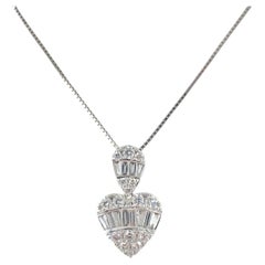 Ciondolo a cuore con diamante da 1,37 carati Baguette e diamanti tondi affusolati Oro bianco 18 carati