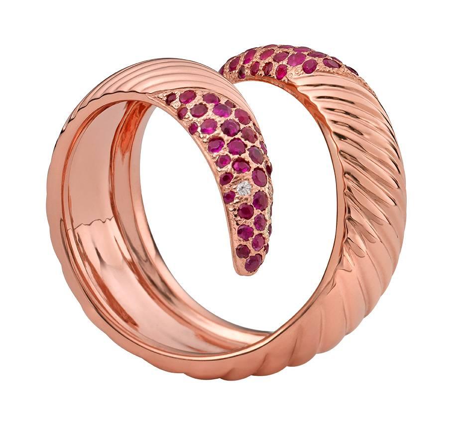 The Drina III abstractly interprets two heads of a snake, handset with rubies and diamonds in textured 18k yellow gold.

.75ct rubies, 2 white diamond eyes set in 18k rose gold. 