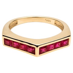 14-karätiger Gelbgold-Ring mit Chevron-Design und einem natürlichen Mosambik-Rubin von 0,50 Karat