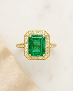 3,15-Karat-Solitärring mit Diamant und Smaragd aus Sambia – Solitärring aus 18-karätigem Gold mit Smaragd
