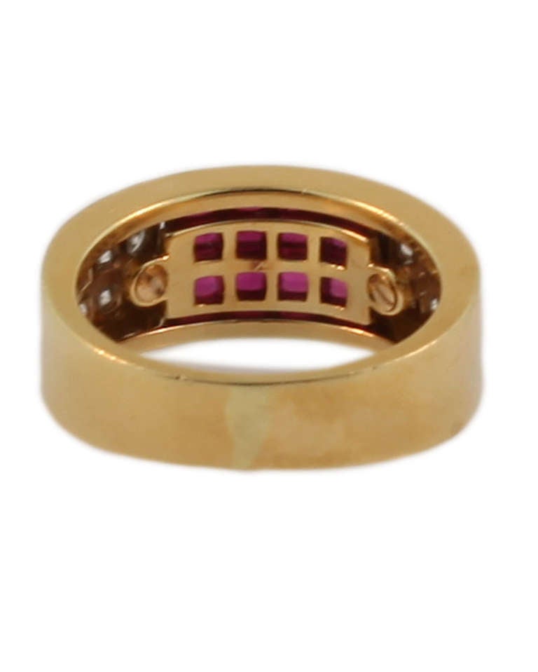 Cartier Invisibly Set Ruby Diamond Gold Ring In Good Condition For Sale In Toronto, ON