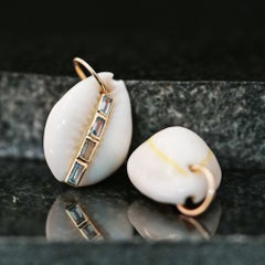 Solid 14k Yellow Gold Cowrie Shell Natural Blue Topaz Gemstone Pendant Jewelry