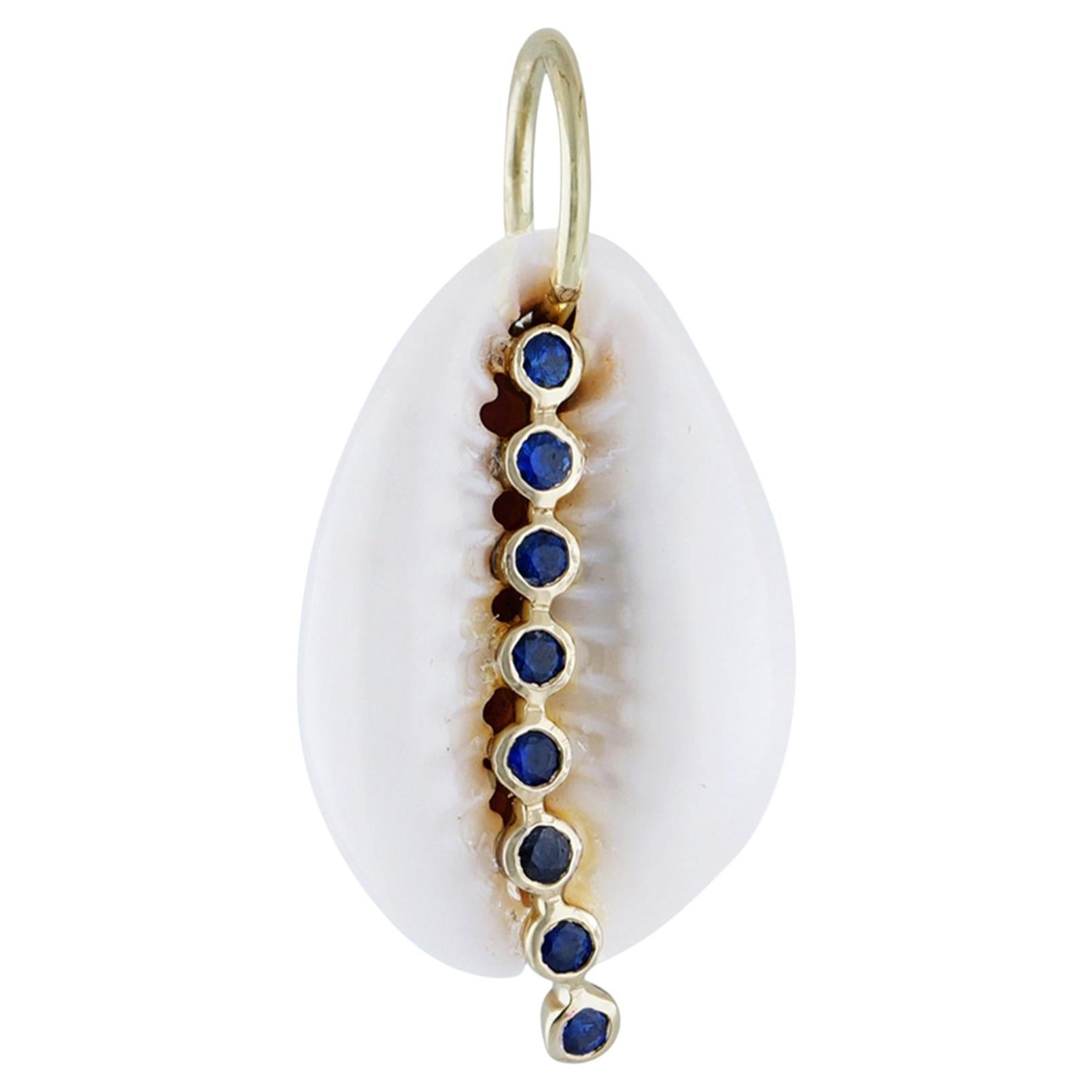 Natural Blue Sapphire Gemstone Solid 14k Yellow Gold Cowrie Shell Charm Pendant For Sale