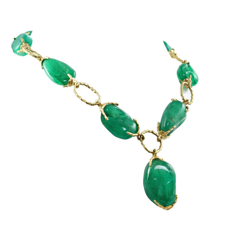 A beautiful emerald nugget-shaped beads necklace capped and linked with hammered and matte-finished 18kt yellow gold with toggle clasp. The estimated weight of the gold is sixty grams with over four-hundred and ninety five carats of Emeralds from