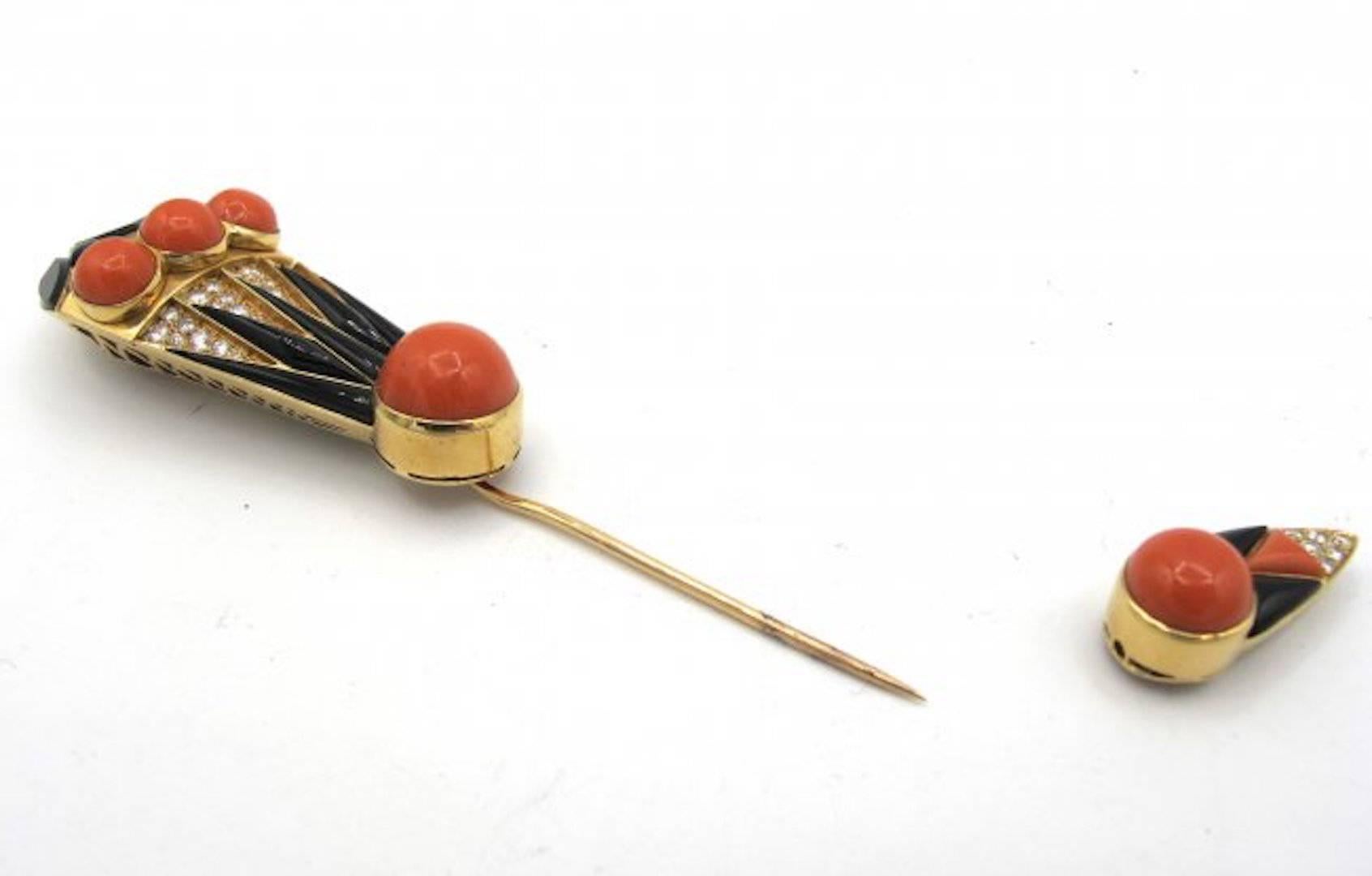 18Kt Yellow gold Brooch composed by Satsuma Coral, Onyx and Diamonds