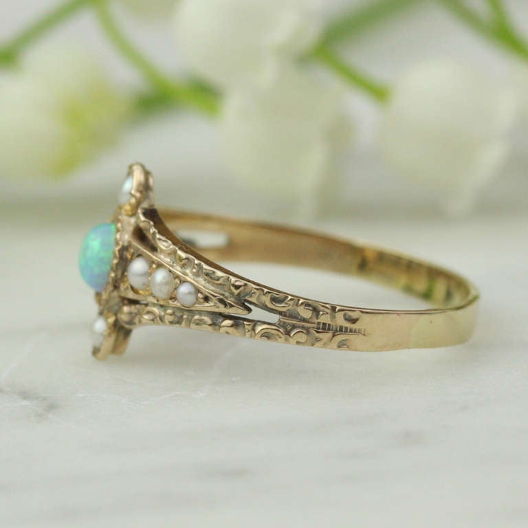 Ring aus Opal, Saatperlen und Gold (Viktorianisch) im Angebot