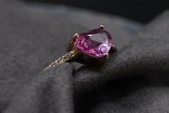 Il cuore eterno di Ceylon: anello con zaffiro rosa naturale di Ceylon da 2,03 carati e diamanti