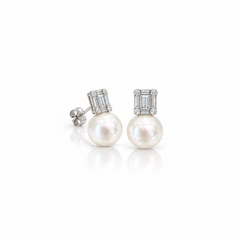 A set of 0.50 ct Natural Diamond 9.75 mm Akoya Pearl 18K White Gold Earrings