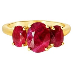 Bague en or jaune 14 carats avec trois pierres, en rubis de Birmanie et en filigrane