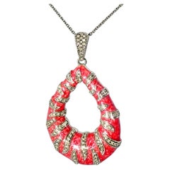 Collar con colgante de diamantes y esmalte rosa, de plata de ley, de segunda mano