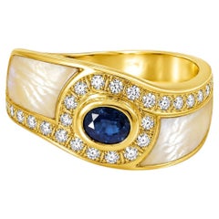 Ring aus 18-karätigem Gelbgold mit Saphir, Diamant und Perlmutt