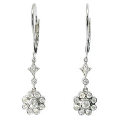 Boucles d'oreilles pendantes en or blanc 14 carats avec motifs floraux et diamants – Pièce de collection