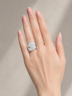 18K White Gold Diamond Designer Ring Band