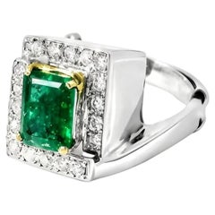 14K White Gold Emerald Diamond Designer Ring