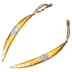 Designer-Ohrringe aus 14-karätigem Gelbgold mit Pavé-Diamanten im Tropfen-Design