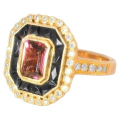 Filigranring aus 14-karätigem rosa Roségold im Art-Déco-Stil mit rosa Turmalin, handgeschliffenem Onyx und Diamanten
