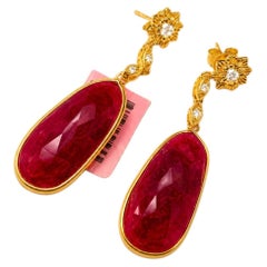 Pendientes colgantes de oro amarillo de 14 quilates con diamantes y rubíes en forma de lágrima y cabujones, de segunda mano