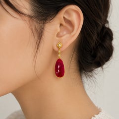 Pendientes colgantes de oro amarillo de 14 quilates con diamantes y rubíes en forma de lágrima y cabujones, de segunda mano