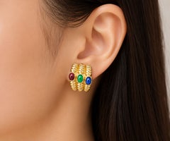 Pendientes de clip de oro amarillo de 14K con rubí, esmeralda y zafiro en forma de cabujón