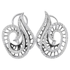 Orecchini a clip alla francese “Diamond Swirl” della designer italiana Odelia, in oro bianco 18 carati