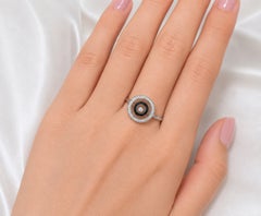 Schwimmender Ring aus 14-karätigem Weißgold mit schwarzem Diamant in Scheibenform